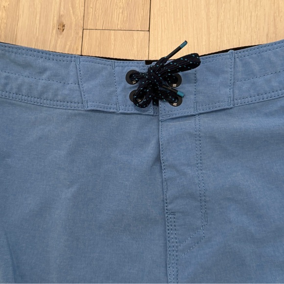Billabong Light Blue Board Shorts Men’s Size 26 - Picture 5 of 7